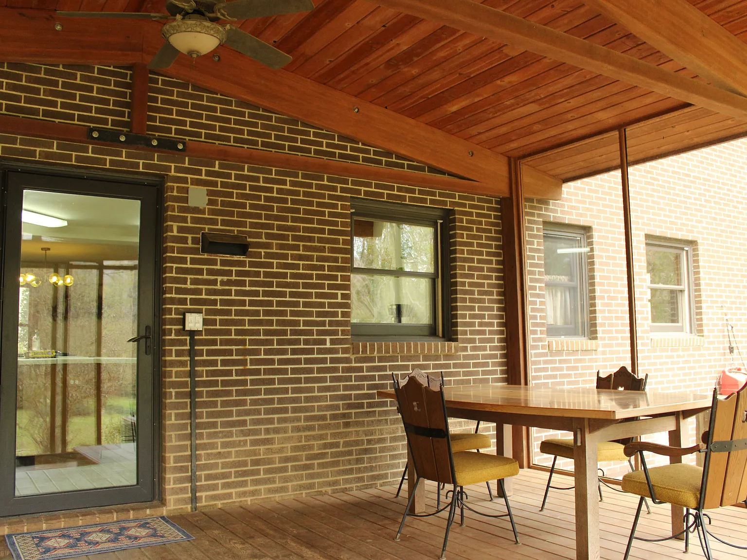 3 bed, 1856 sqft, $2,600 — Photo 4