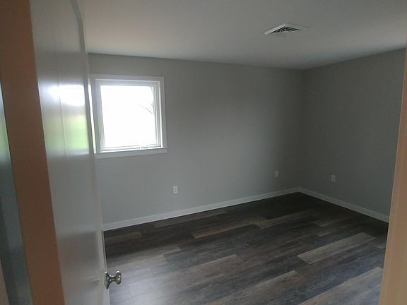 Master bedroom w 2 large closets