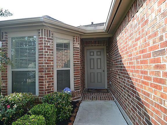 Front doorway inviting you inside.