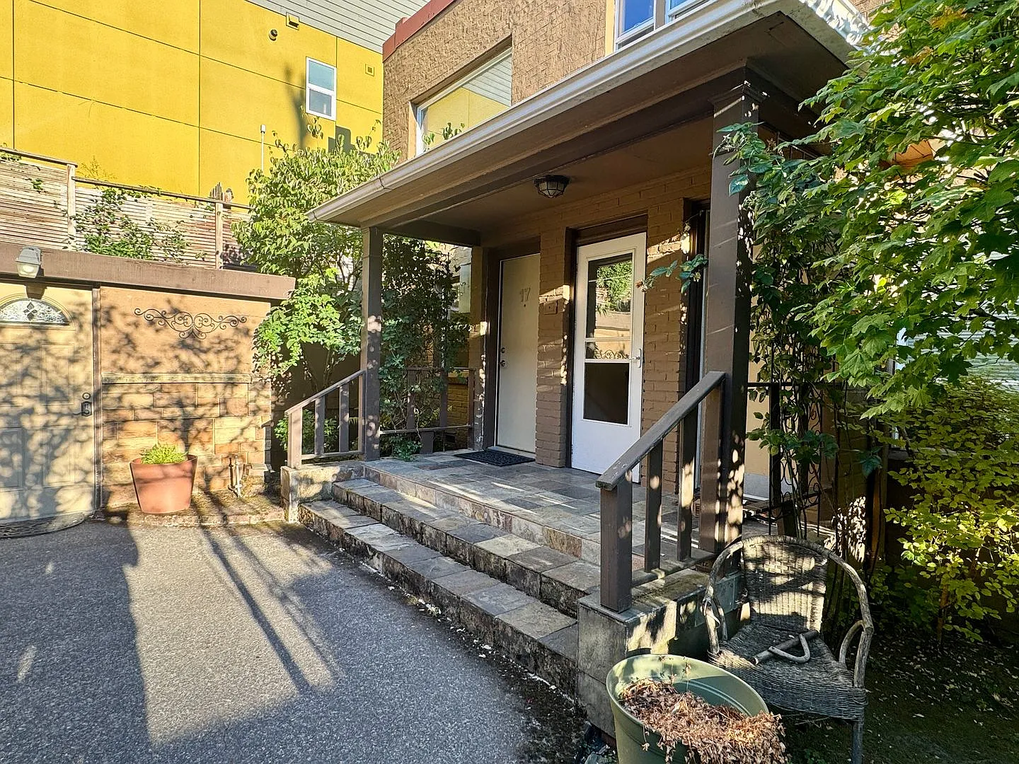 1 bed, 1 bath Condo - Walk score 92! — Photo 2