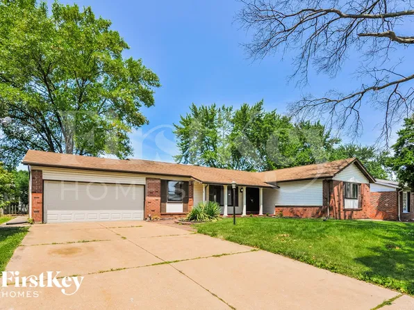 2865 Sussex Dr, Florissant, MO 63033