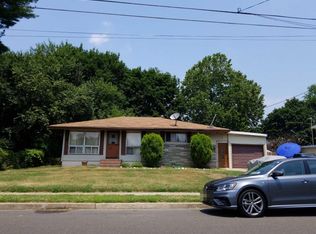 15 Larkin Rd, Burlington, NJ 08016