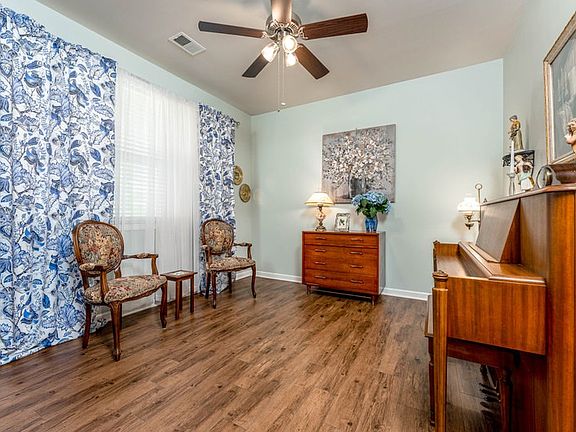 4th image of 862 Seven Oaks Blvd