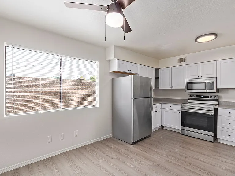 7211 N 54th Ave — Photo 61