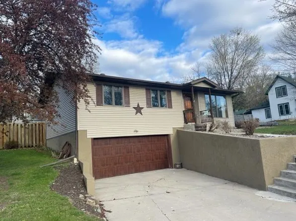 506 Baker Ave, Decorah, IA 52101