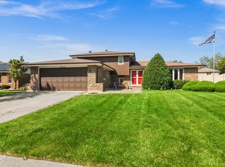 9022 Windsor Dr, Orland Park, IL 60462