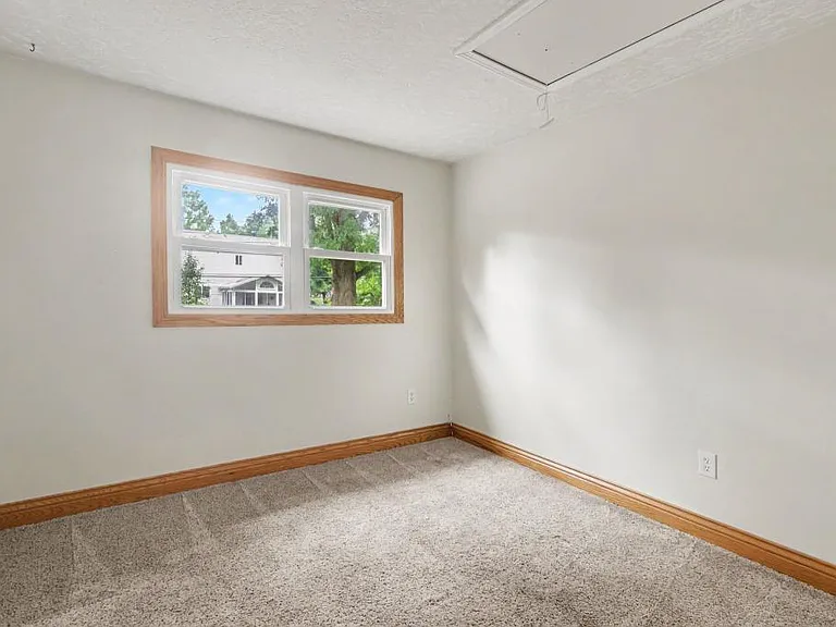 136 Brookside Ave — Photo 16