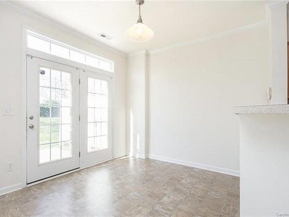 4th image of 13607 Chester Ln #13607