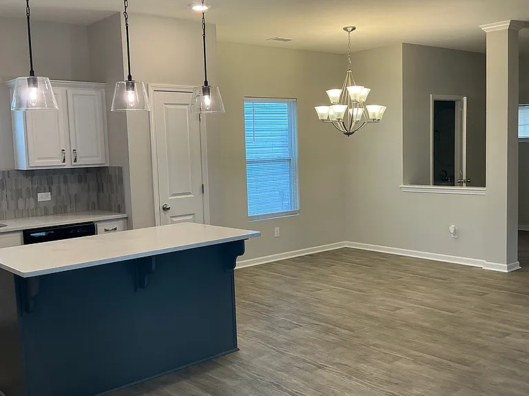 Open concept kitchen & dining area