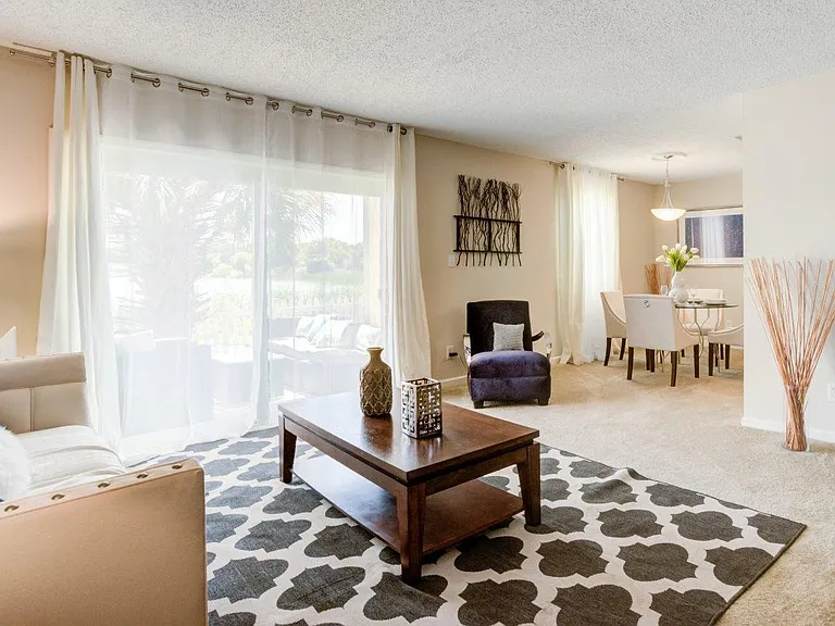 Park at Lake Magdalene Apartments and Townhomes — Photo 4