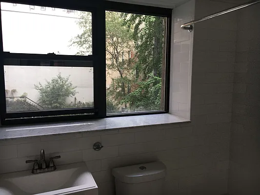 Rented by Avi Realty Manhattan | media 18