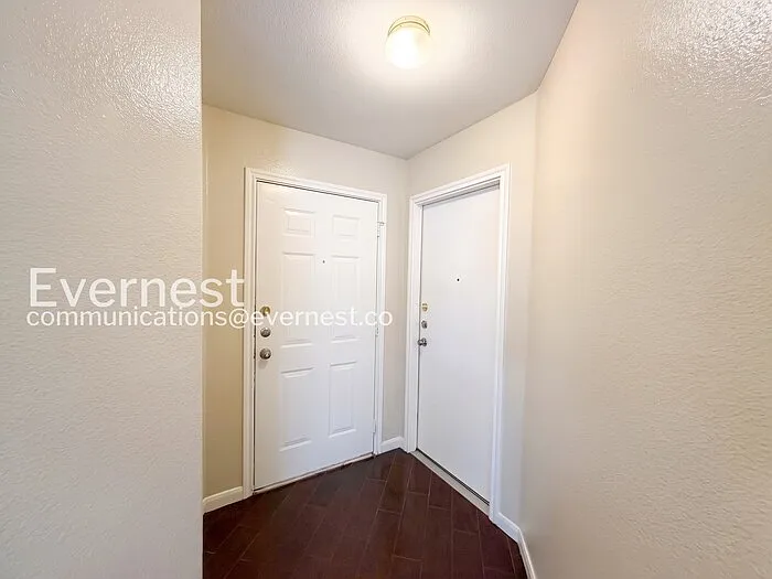 3 bed, 2.5 bath, 2530 sqft, $1,725 — Photo 2