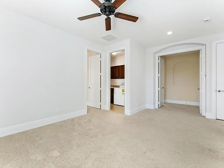 259 SE Calmo Cir — Photo 30