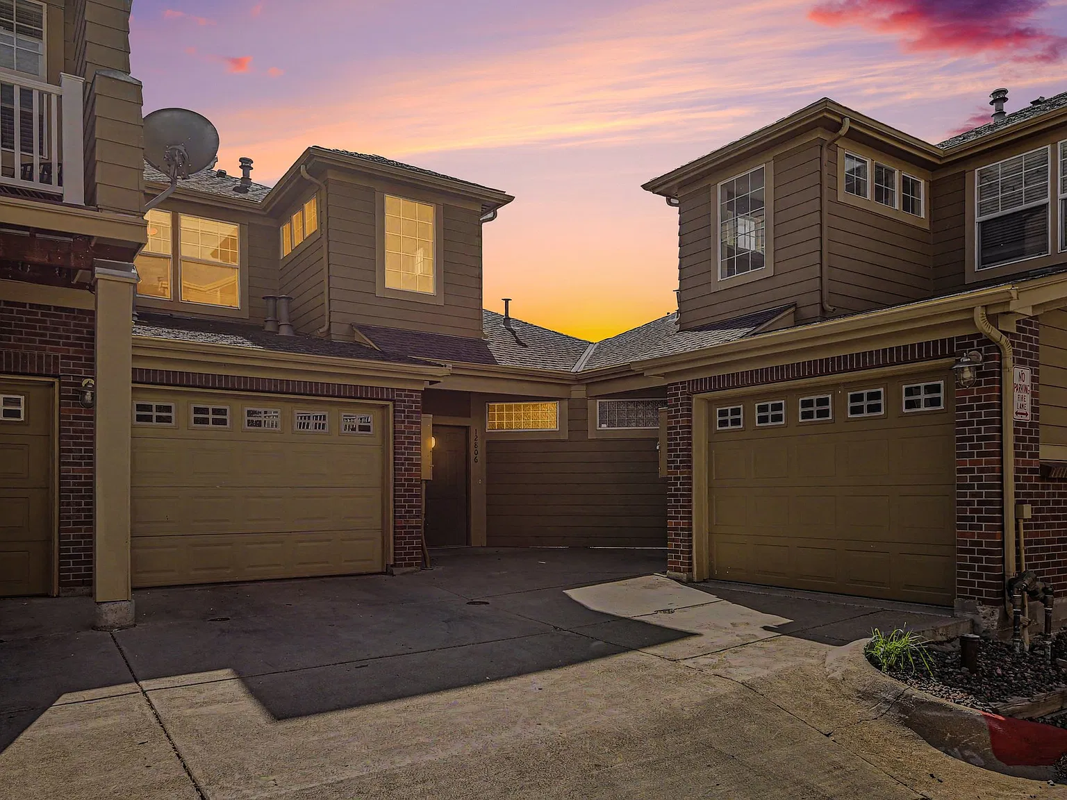 2 bed, 2.5 bath, 1297 sqft, $2,450 — Photo 2