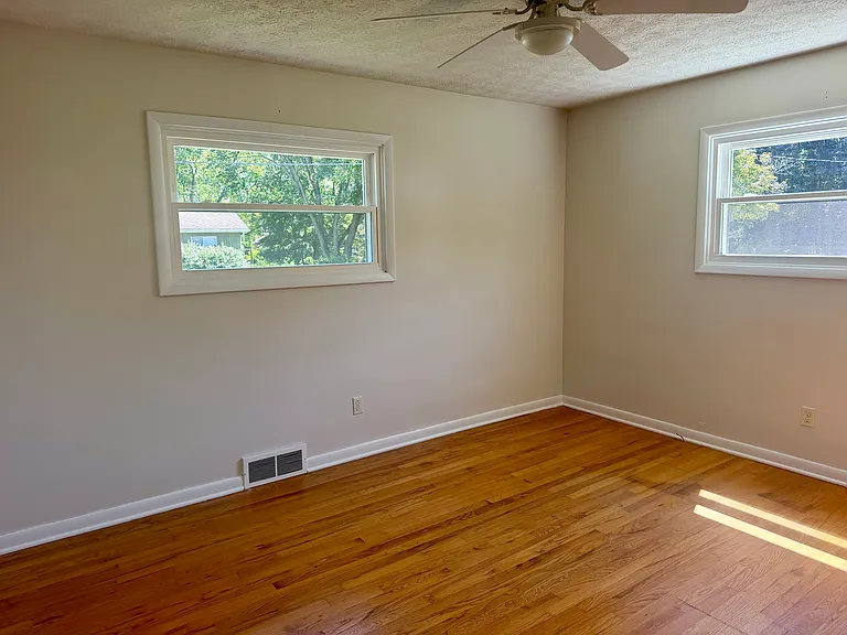 294 Fremont Ave — Photo 7