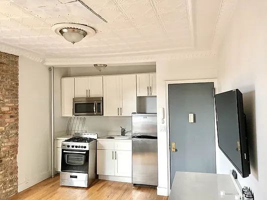 Rented by In Haus LLC | media 33