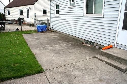 3rd image of 33 Nicholas Dr S