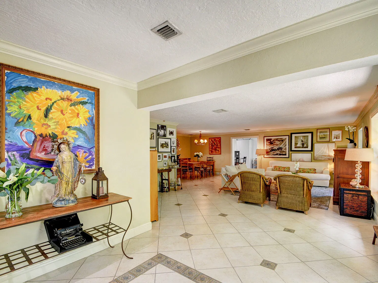 3 bed, 2.0 bath, 1796 sqft, $12,000 — Photo 3