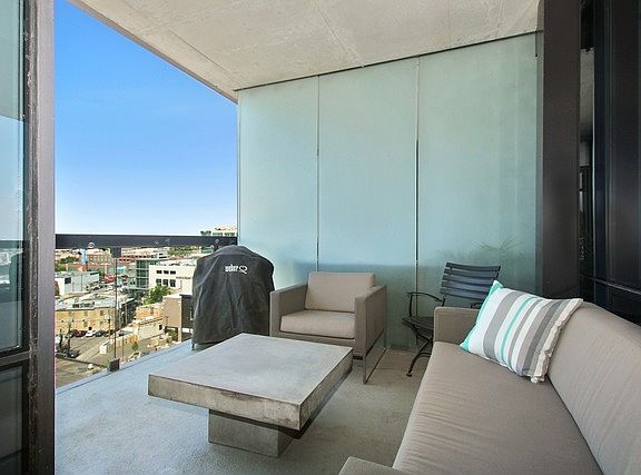 2nd image of 860 W Blackhawk St #902