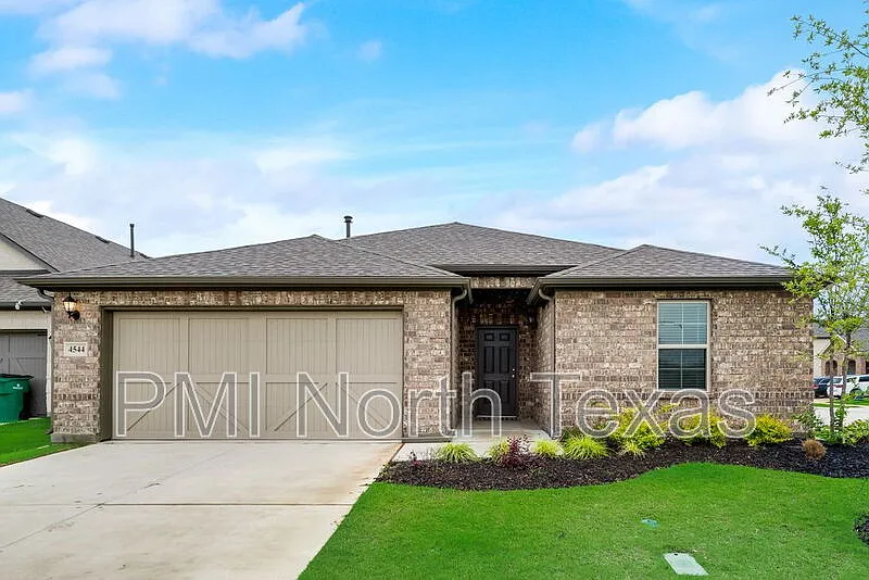 4 bed, 2.0 bath, 2056 sqft, $2,200 — Photo 2
