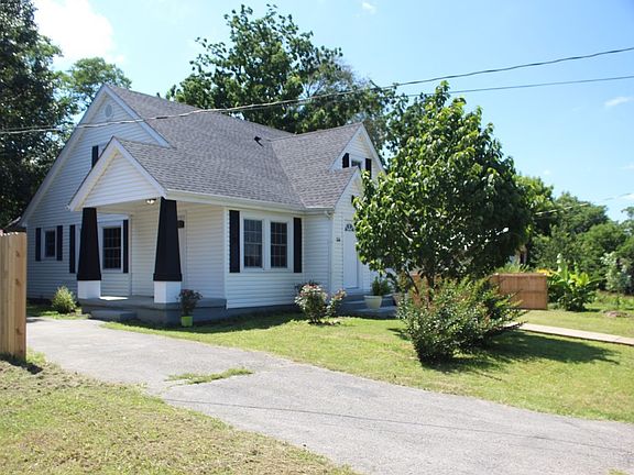 3rd image of 114 Oak St