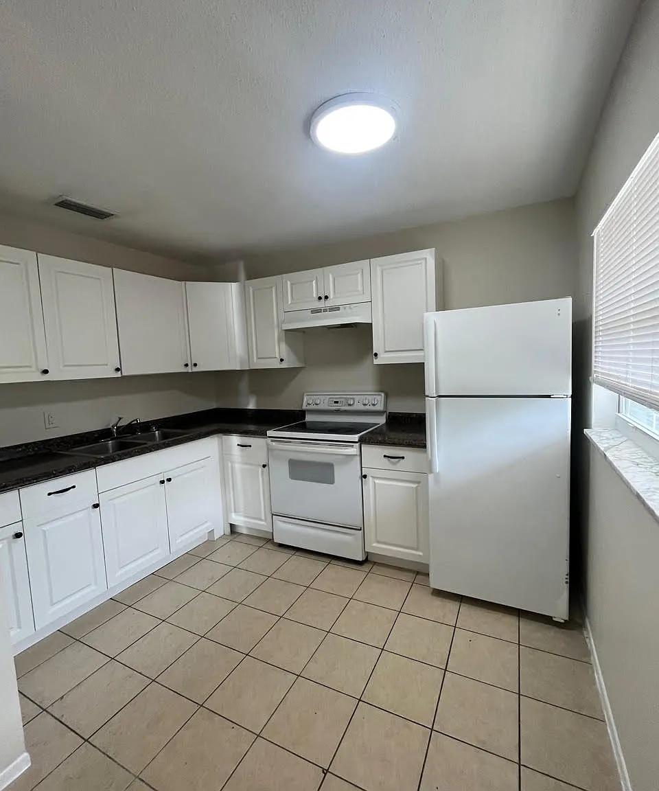2 bed, 701 sqft, $1,149 — Photo 3