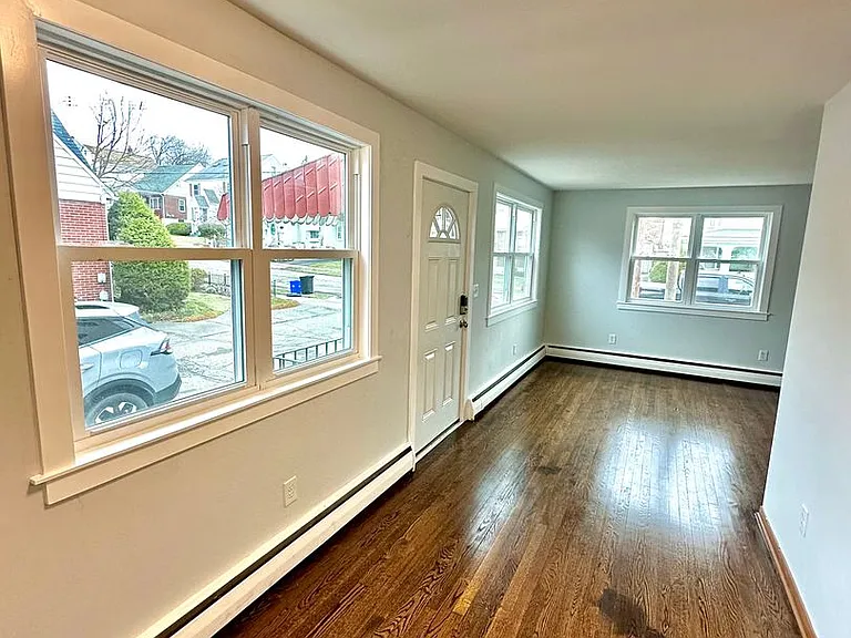 107-109 N Jackson Ave — Photo 1