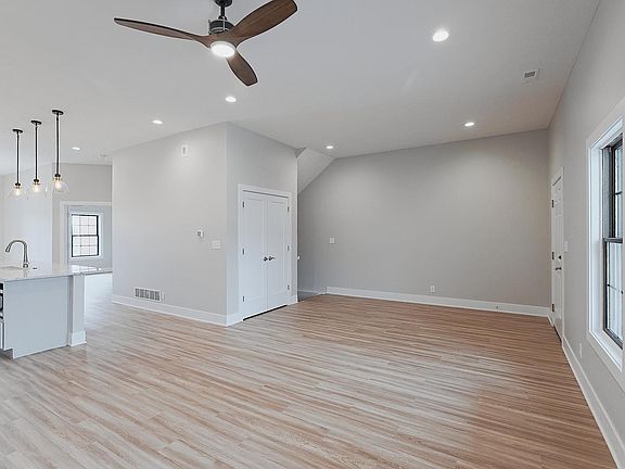 3rd image of 7211 Kentwell Ln