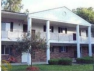1st image of 42555 Plymouth Hollow Dr