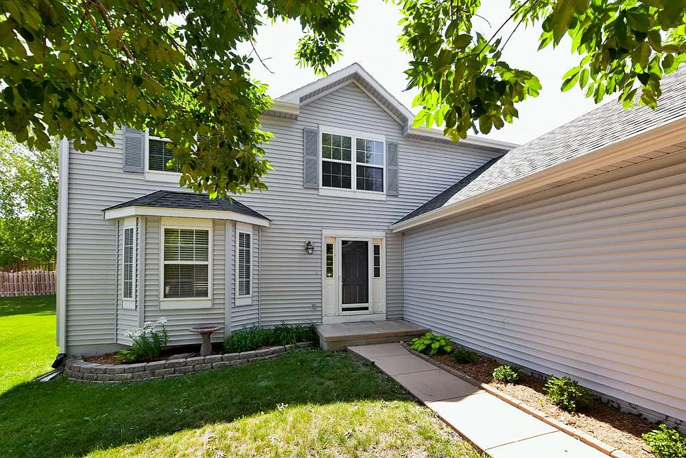 4 bed, 2700 sqft, $2,395 — Photo 1