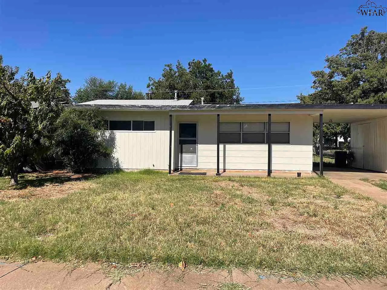 2 bed, 1.0 bath, 835 sqft, $1,100 — Photo 2