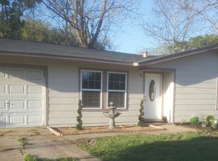 943 E Magnolia St, Angleton, TX 77515