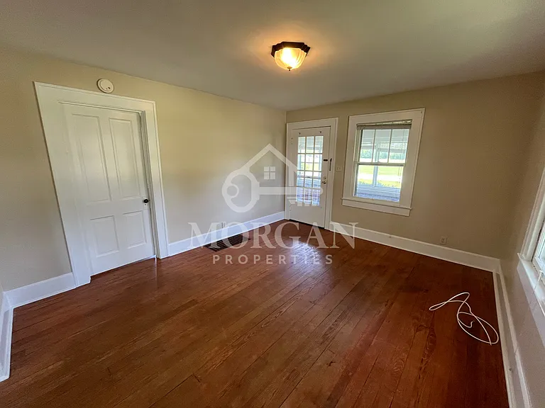1253 S Pendleton Ave — Photo 2
