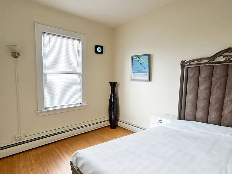 2121 Hennepin Ave S — Photo 18