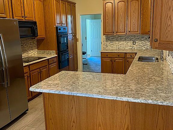 5th image of 554 Sonnys Ln