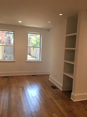 Rented by Ellen Jittrarachit, LREB | media 12