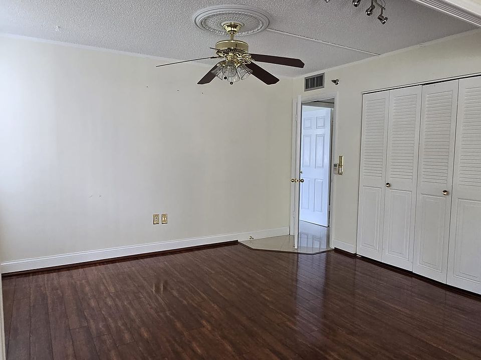 Second bedroom that is opened to the living room.
