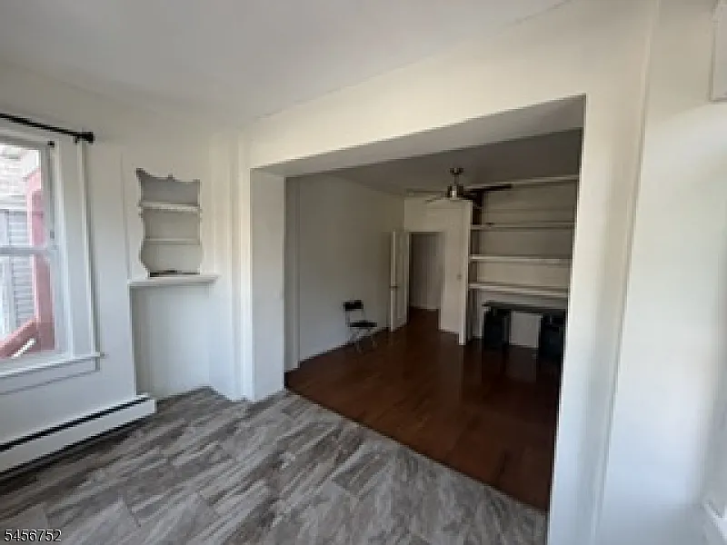 6 bed, 1.0 bath, 2500 sqft, $2,600 — Photo 4