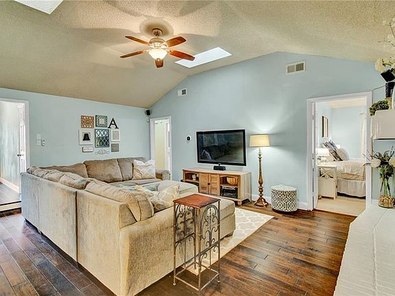 3rd image of 2401 Meadow Creek Dr