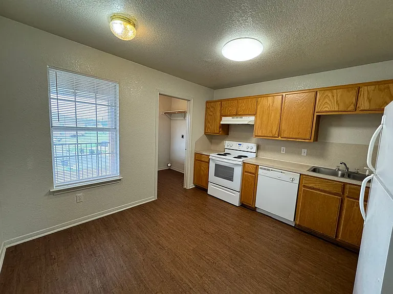 3301 Barcelona Dr — Photo 6