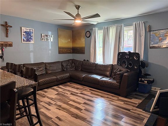 5th image of 301 E State Ave