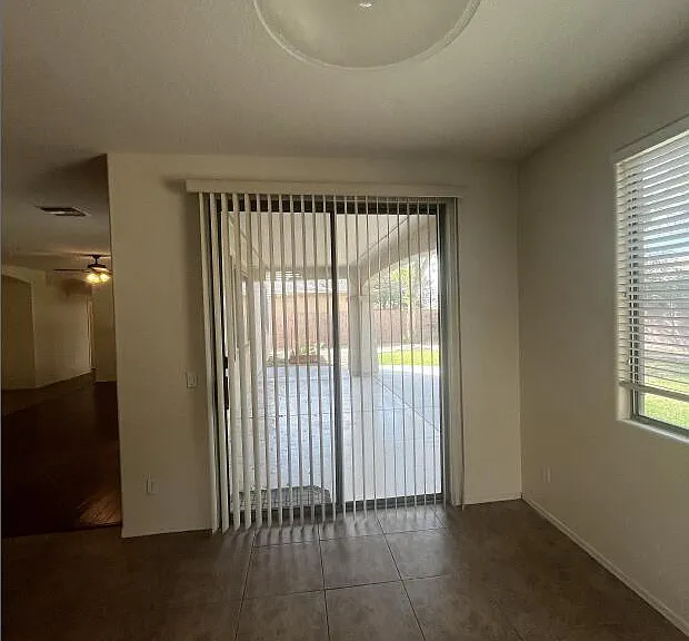 576 E Julian Dr — Photo 15