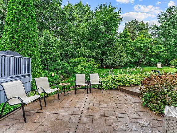 3rd image of 823 Woodbridge Ct