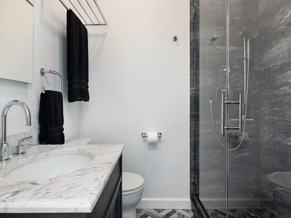 910 Park Avenue image 11 of 14