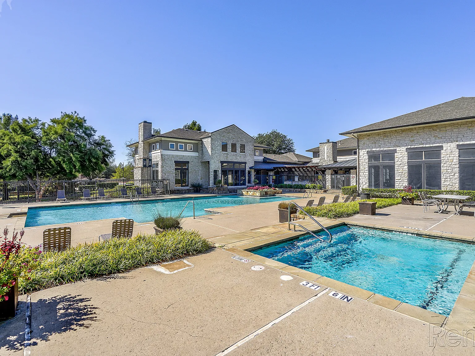 Cypress Lake at Stonebriar Apartments — Photo 3
