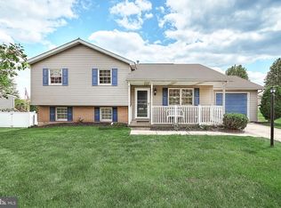 211 Lartry Dr, Red Lion, PA 17356