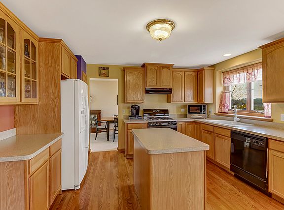 4th image of 210 Weston Ct