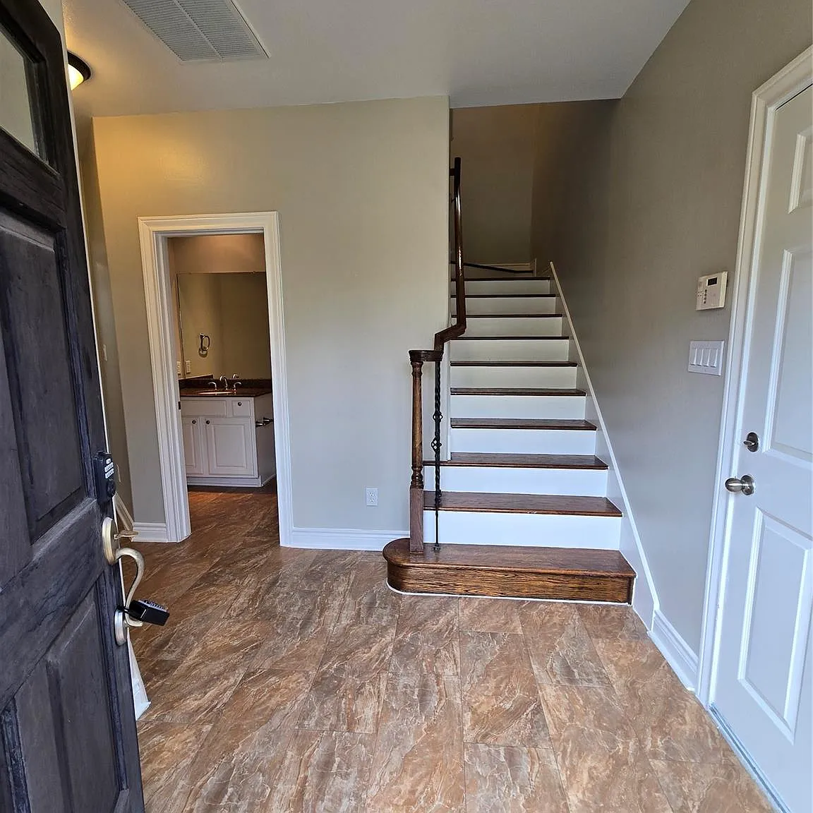 3 bed, 2.0 bath, 1582 sqft, $2,200 — Photo 4