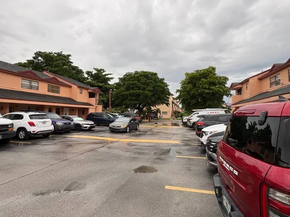 2217 W 53rd Pl, Hialeah, FL 33016
