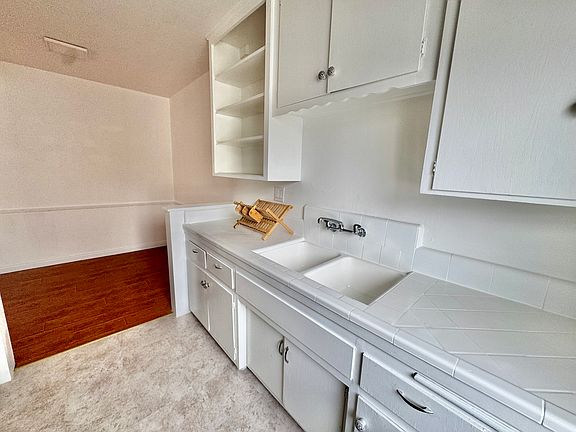 4th image of 3361 Bagley Ave APT 15